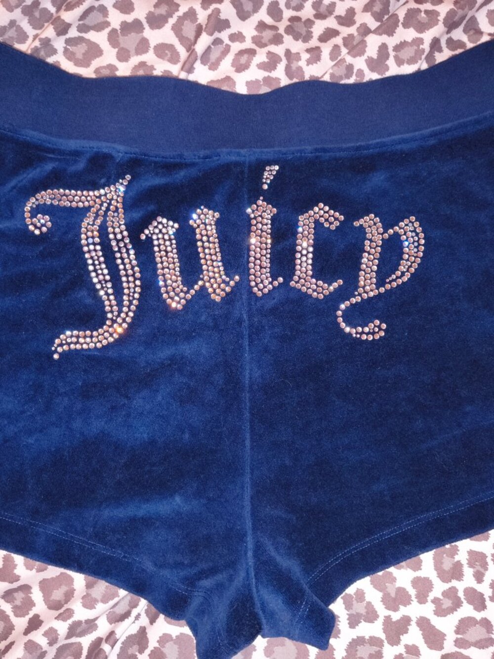 Juicy Couture Velour Short Set - Picture 5 of 8